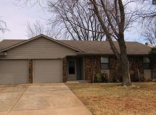 216 N Rockypoint Dr, Edmond, OK 73003