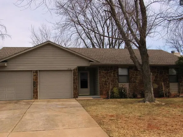 216 N Rockypoint Dr, Edmond, OK 73003