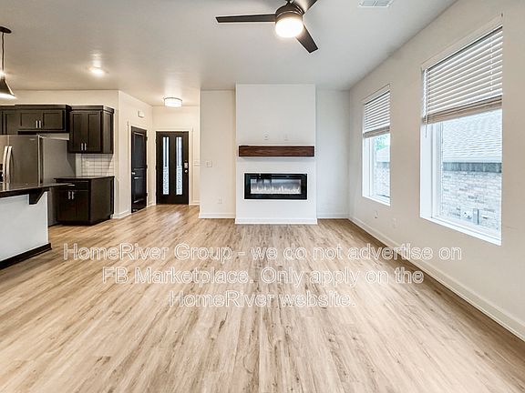 3rd image of 305 E 7th St