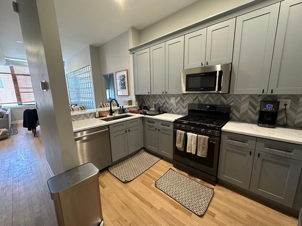 2600 N Southport Ave APT 216