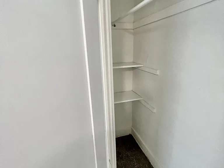 416 Henry St — Photo 31