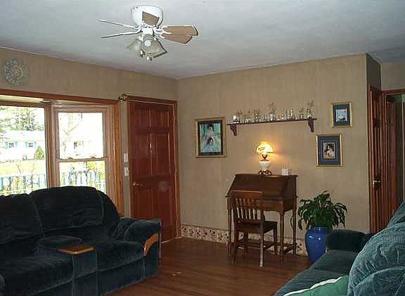 5th image of 158 East St