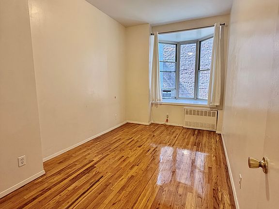 4th image of 6120 Woodside Ave APT 2C