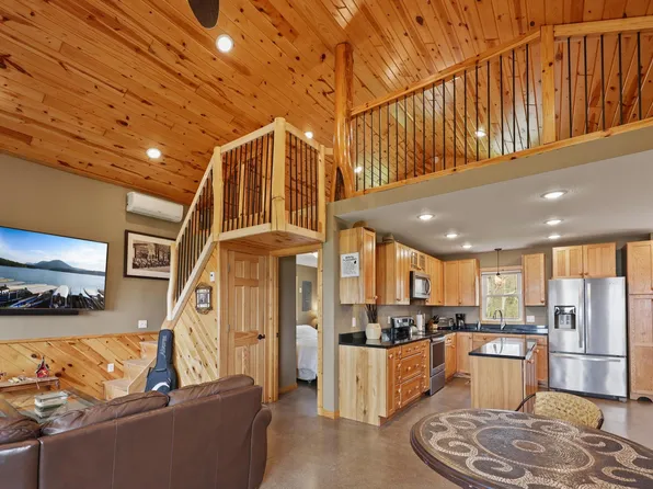 10422 W Lake Rd, Rice, MN 56367