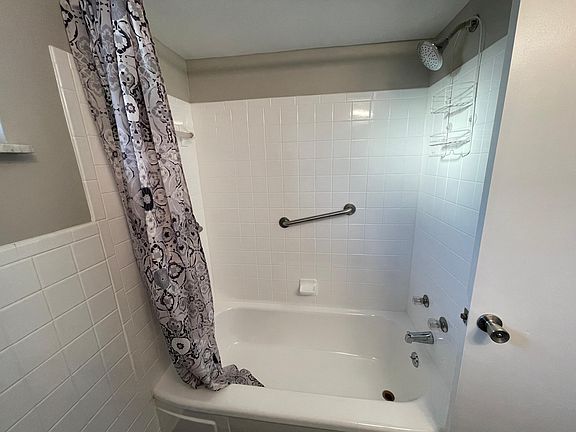 5th image of 7725 Bowen Ave