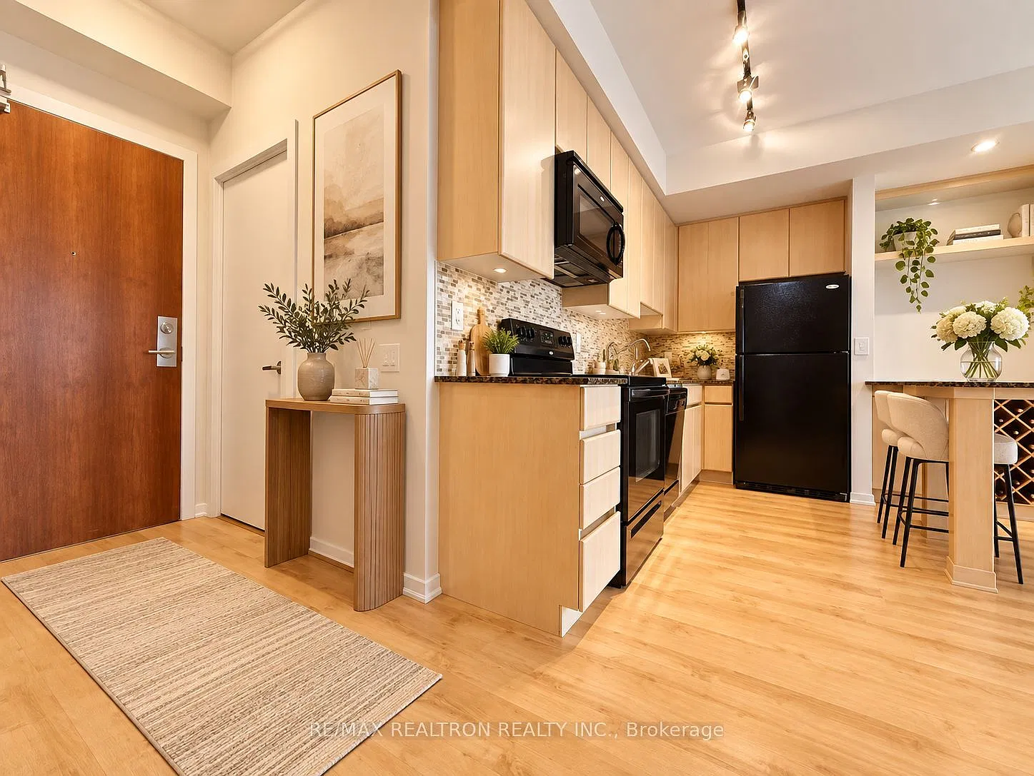 30 Canterbury Pl — Photo 2