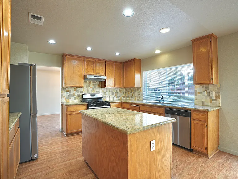 2625 Monroe St — Photo 4