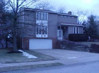 9046 Woodview Dr, Pittsburgh, PA 15237