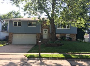 612 N 8th St, Eldridge, IA