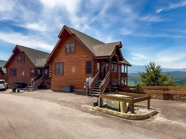 2214 Towering Hemlock Dr, Sevierville, TN 37876