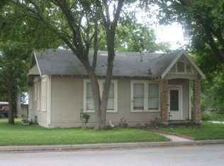 127 S Cedar St, Luling, TX 78648