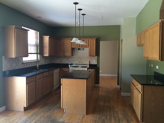 3rd image of 3041 Savannah Dr