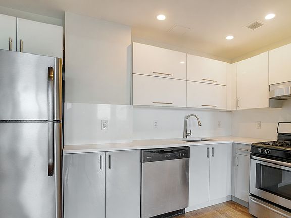 2nd image of 278 6th St APT 6B