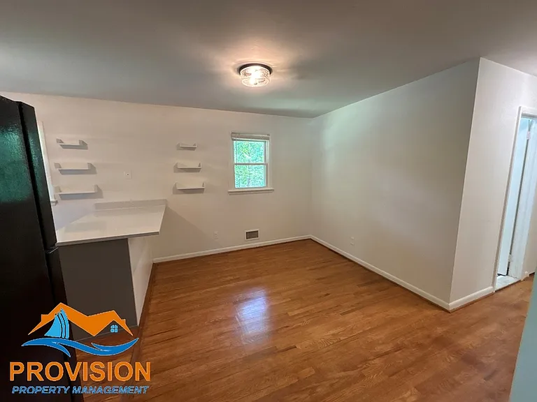 20 Washington Dr — Photo 4
