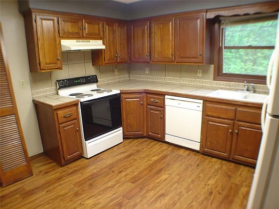 5th image of 9 Abingdon Ln