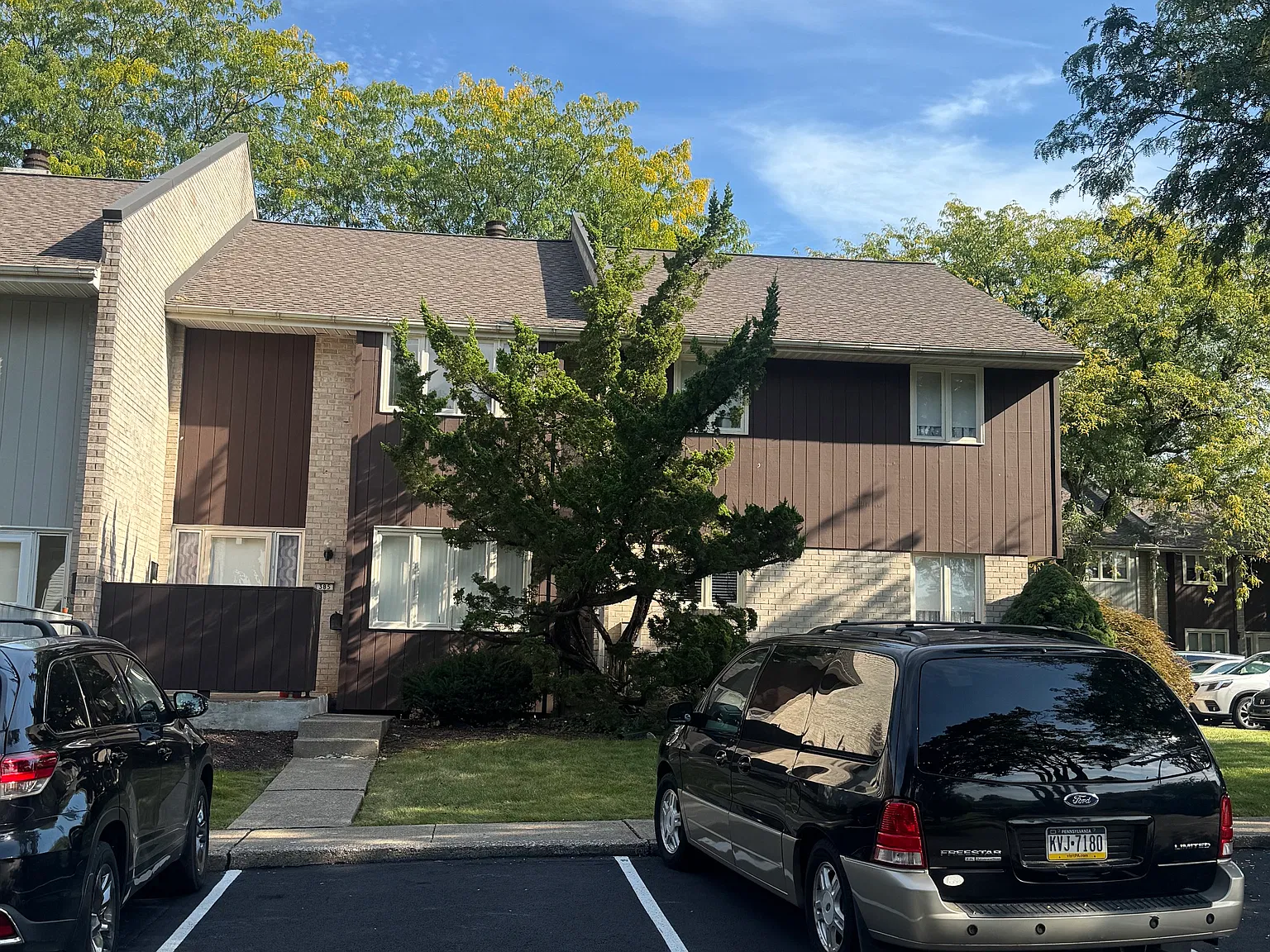 3 bed, 2.5 bath, 1800 sqft, $2,500 — Photo 2