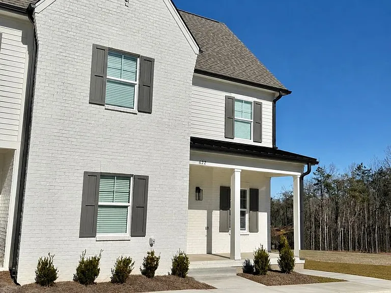 618 Cottage Grove Cir — Photo 1