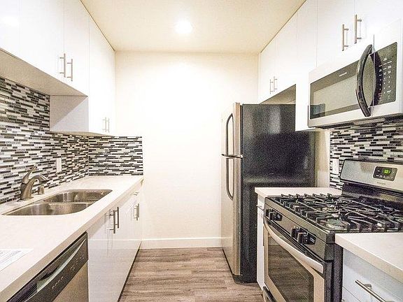 2nd image of 5555 Harold Way #8b59a51b0