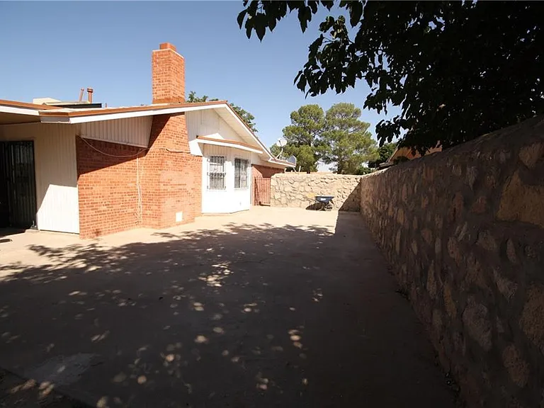 10804 Gloster Ct — Photo 18