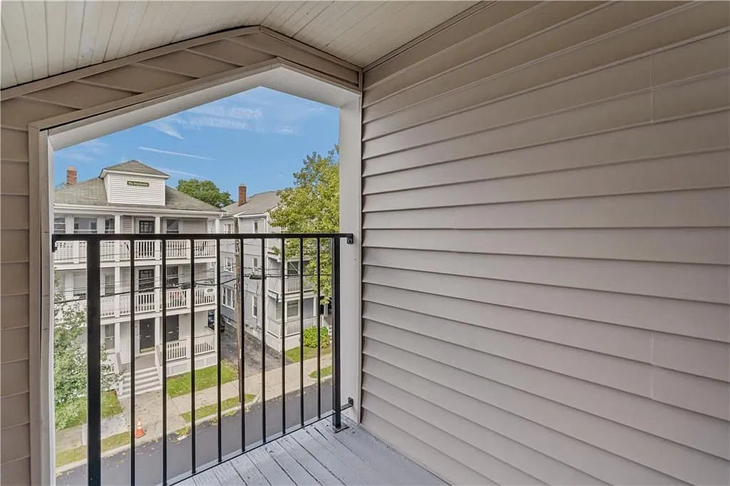 3 bed, 1.0 bath, 854 sqft, $2,600 — Photo 3