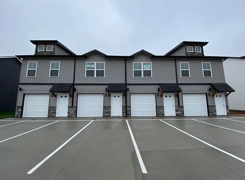 1032 Glenkirk Drive - C — Photo 1
