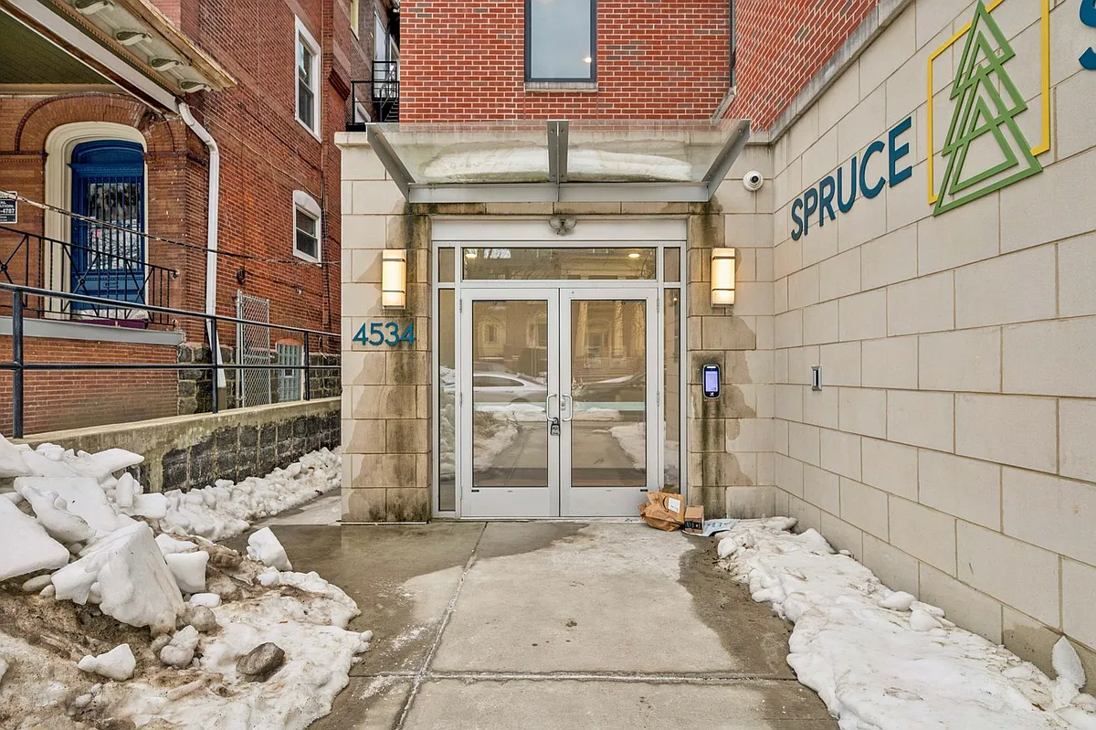 Building Photo - Spruce Square