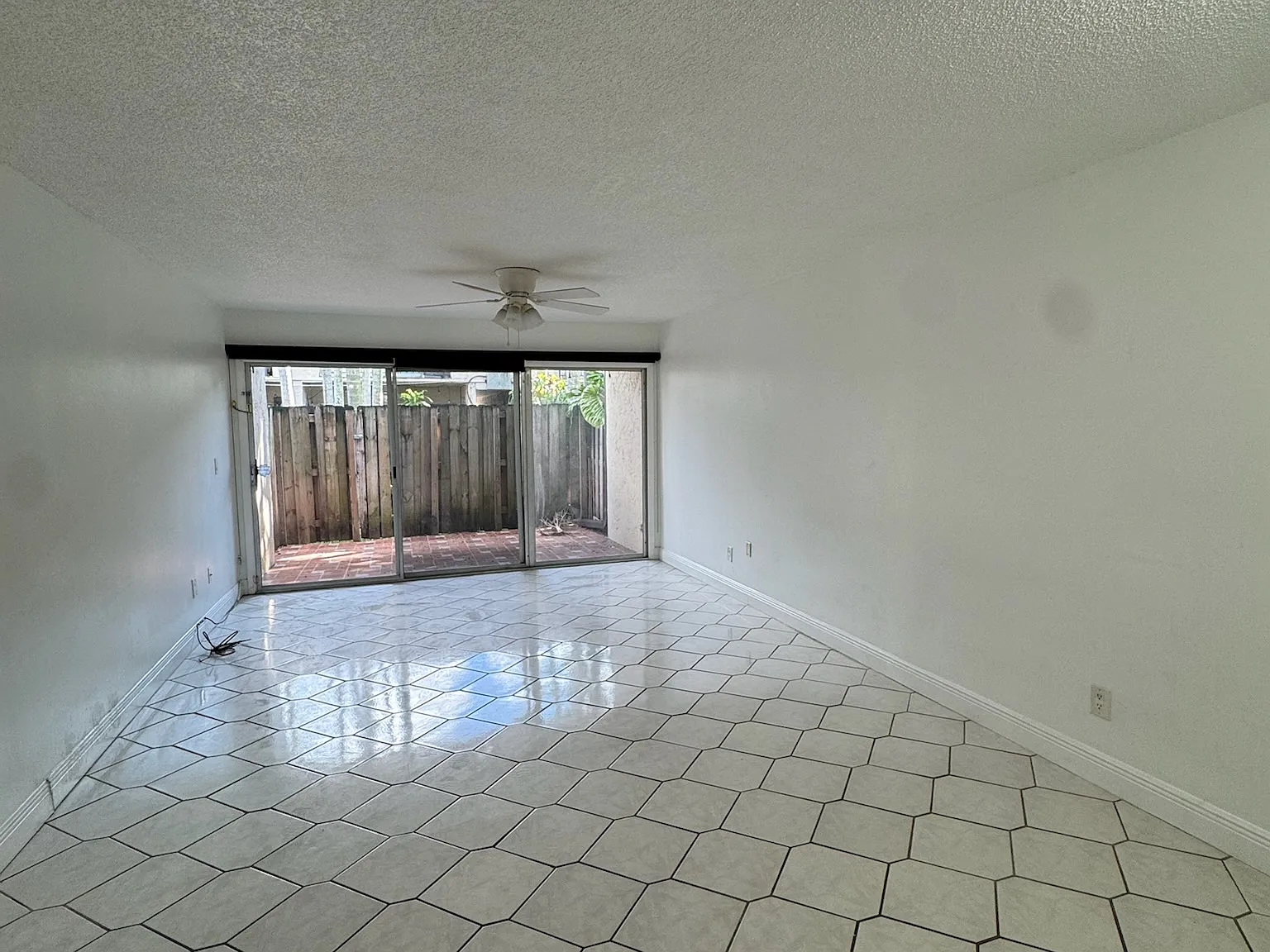 15385 S Dixie Hwy — Photo 3