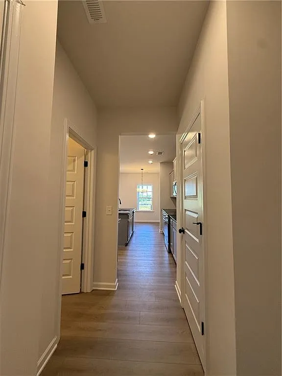 3 bed, 2.5 bath, 1807 sqft, $2,100 — Photo 2