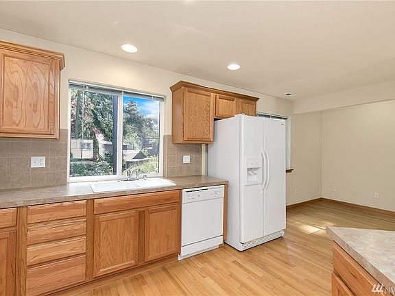 4th image of 1016 147th St SW