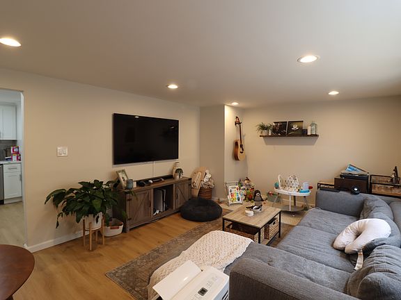3rd image of 89 4th Ave Floor 2