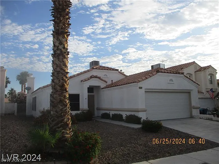 8216 Grassy Point Cir — Photo 1