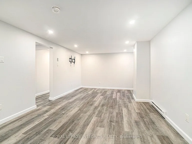 22 Dollard St #B — Photo 7