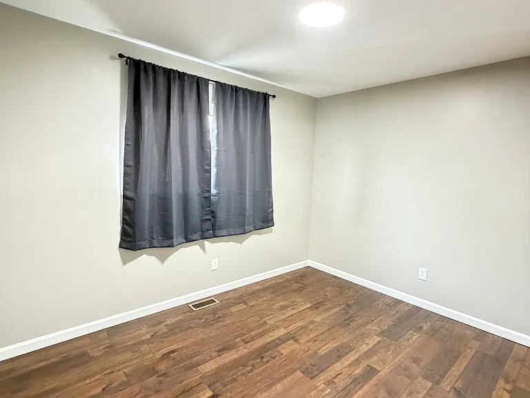 7227 Bramell — Photo 10