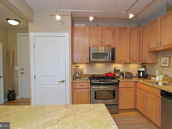 3rd image of 2200 N Westmoreland St Unit 432
