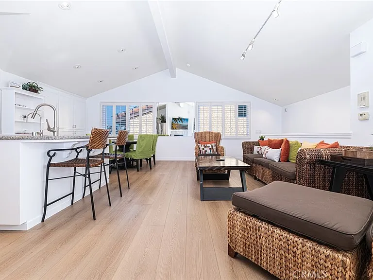 1720 W Oceanfront #B — Photo 7
