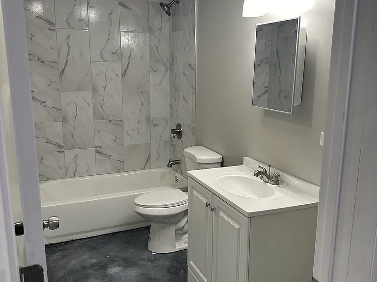 6124 S Champlain Ave #BASEMENT — Photo 9