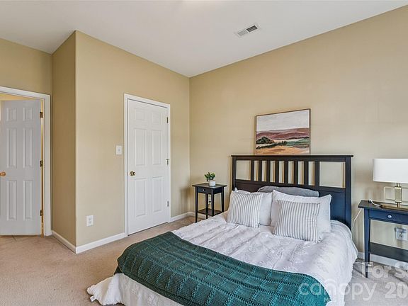 5th image of 4133 Town Center Rd