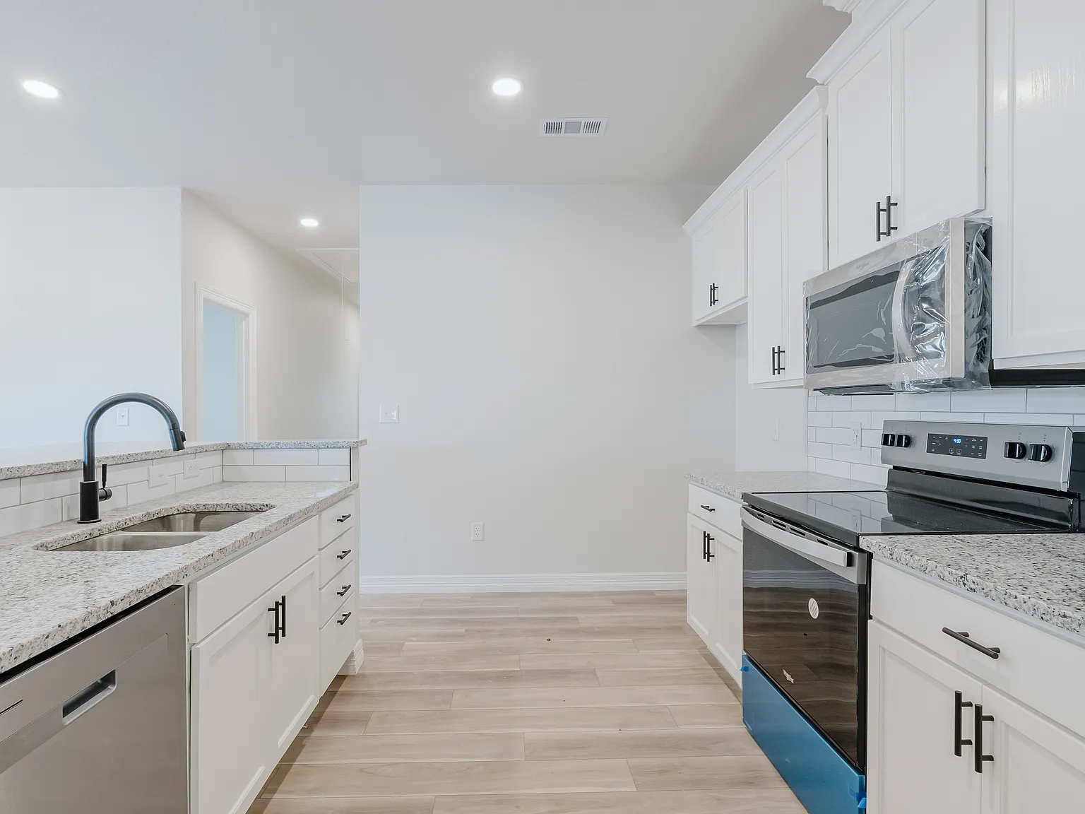 3 bed, 1305 sqft, $1,675 — Photo 1