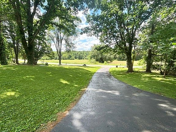 4th image of 652 River Rd