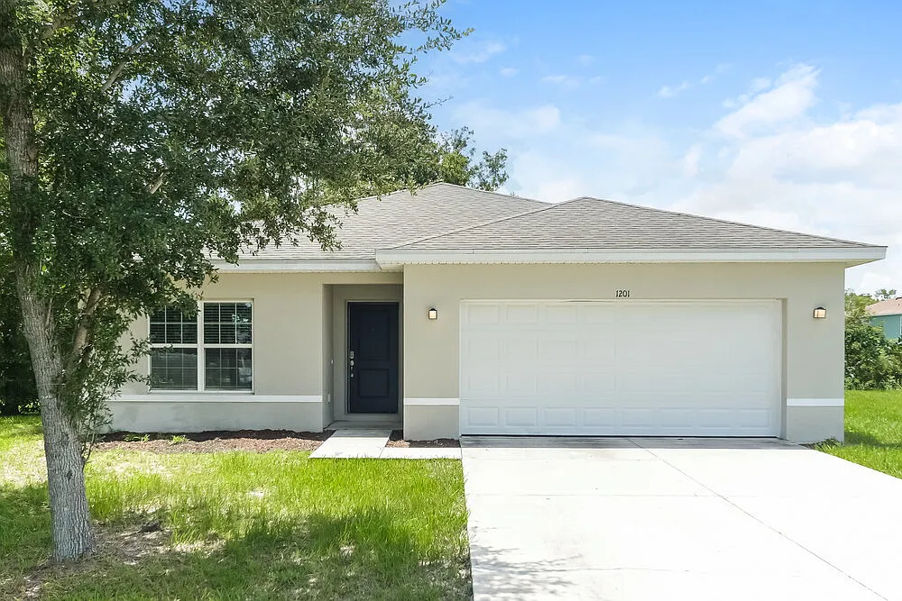 4 bed, 2.0 bath, 1661 sqft, $1,800 — Photo 1