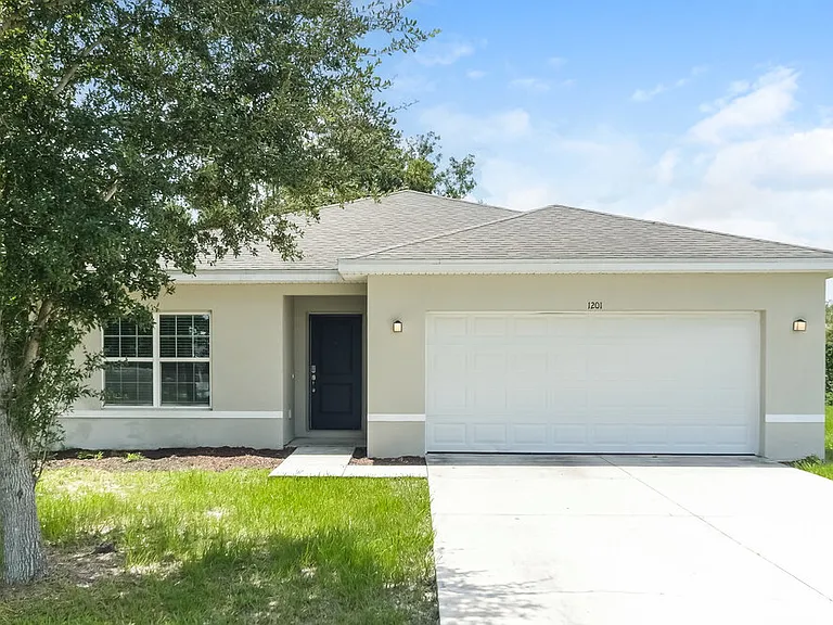 1201 Croydon Cir — Photo 1