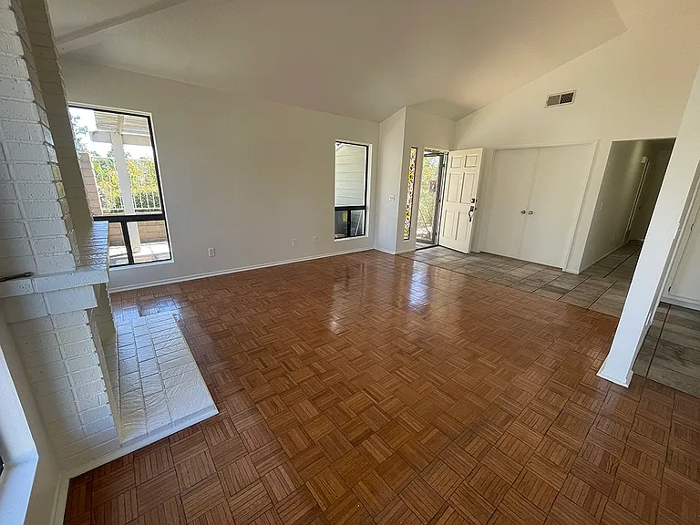 902 Wentworth Cir — Photo 9
