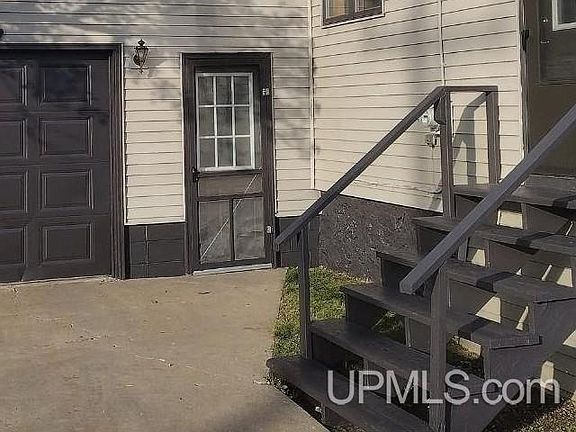 3rd image of 25880 Elm St