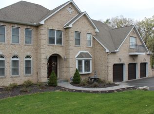 171 Kettle Ridge Dr, Stroudsburg, PA 18360