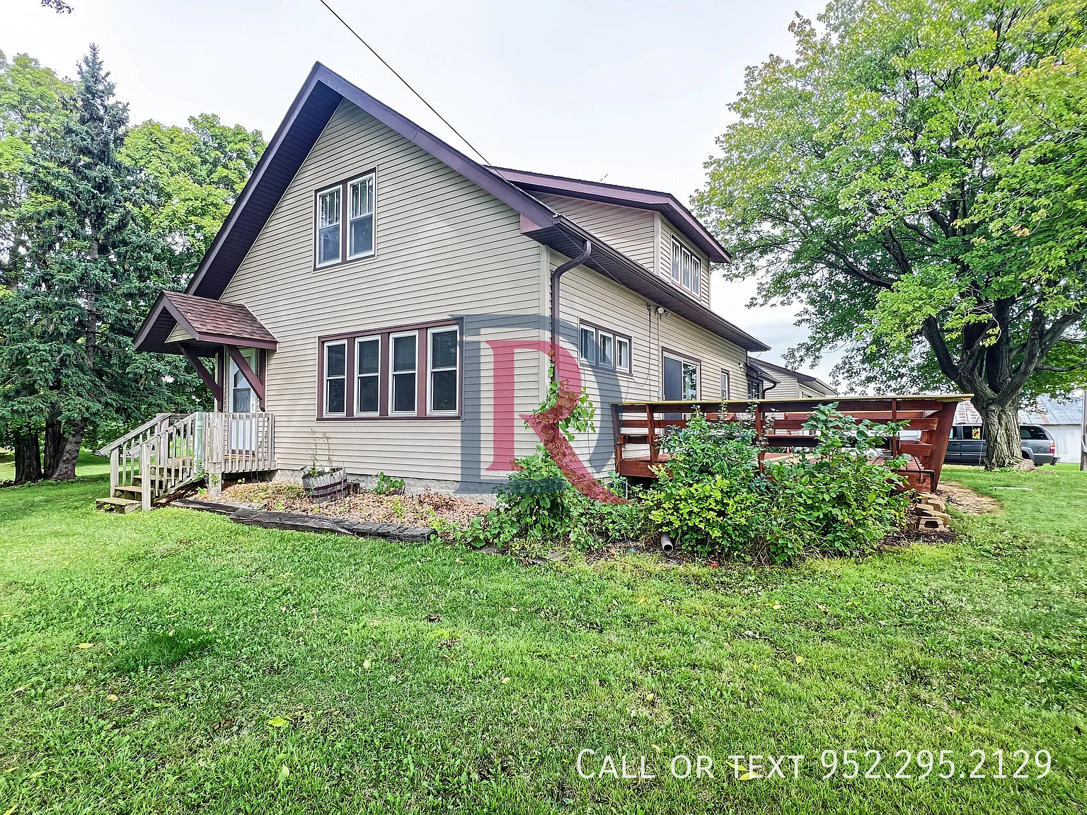4BR House on Acres with Oversized Insulated Garage & Truck/Trailer Parking — Photo 1