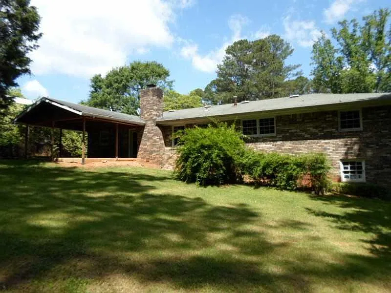 4 bed, 2000 sqft, $2,150 — Photo 4