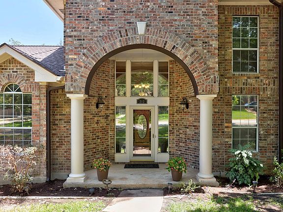 4th image of 212 S Ridge Cir