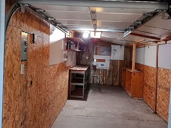 Work shop with electricity 