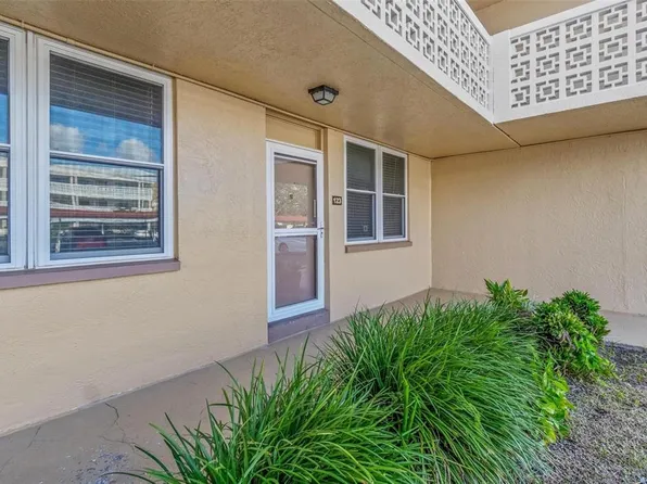 4915 Bay St NE APT 123, Saint Petersburg, FL 33703