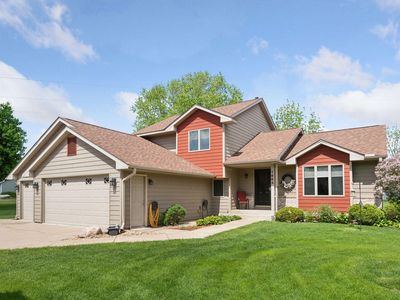 1665 Royal Oak Dr, Chaska, MN, 55318